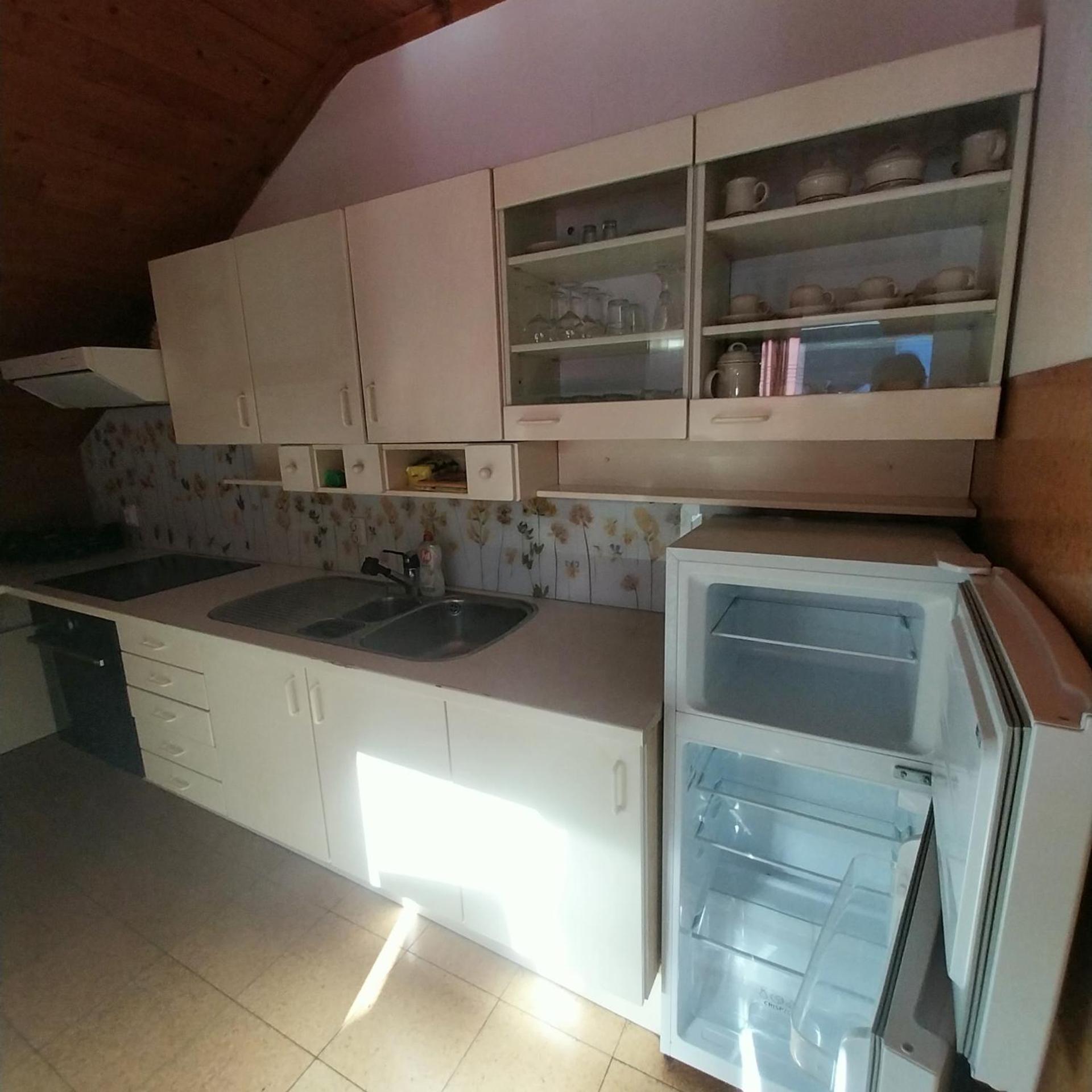 Apartma 27 *